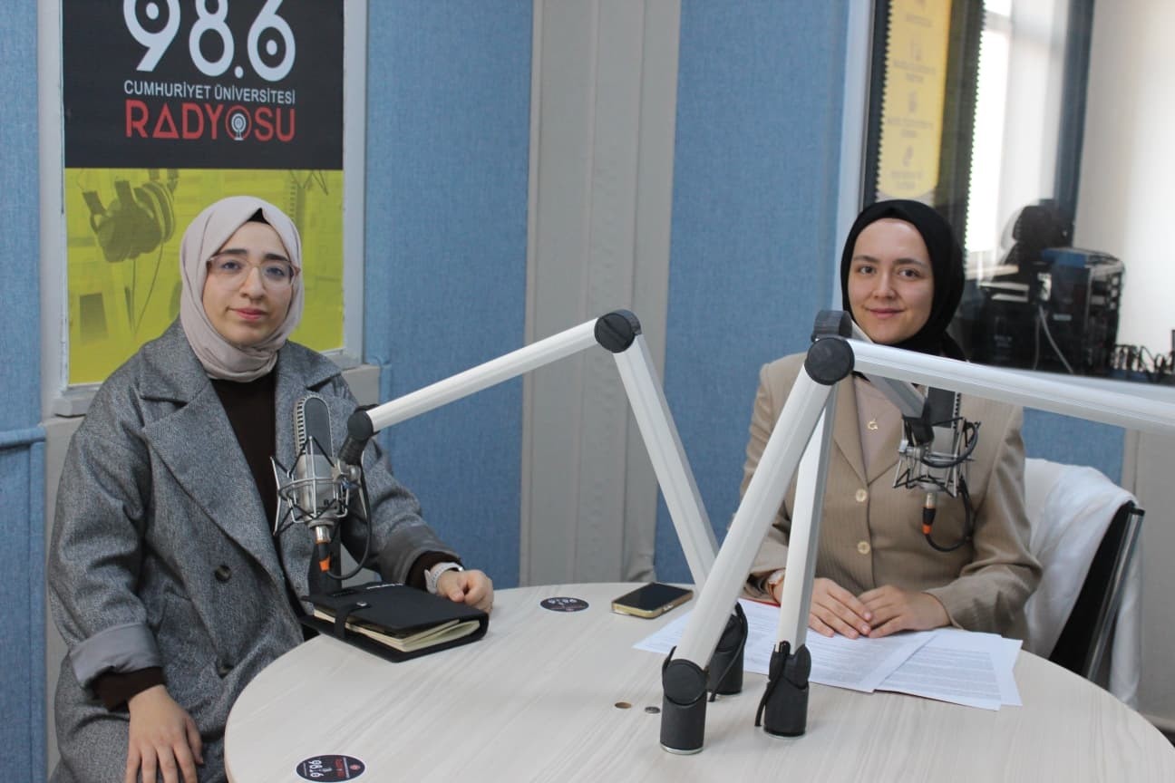 Sivas’ta Üniversite Radyosunda Kadına Şiddet Gündemi