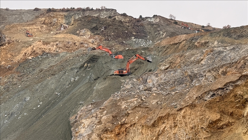 Sivas’ta göçük altındaki şantiye müdürü için arama çalışmaları devam ediyor
