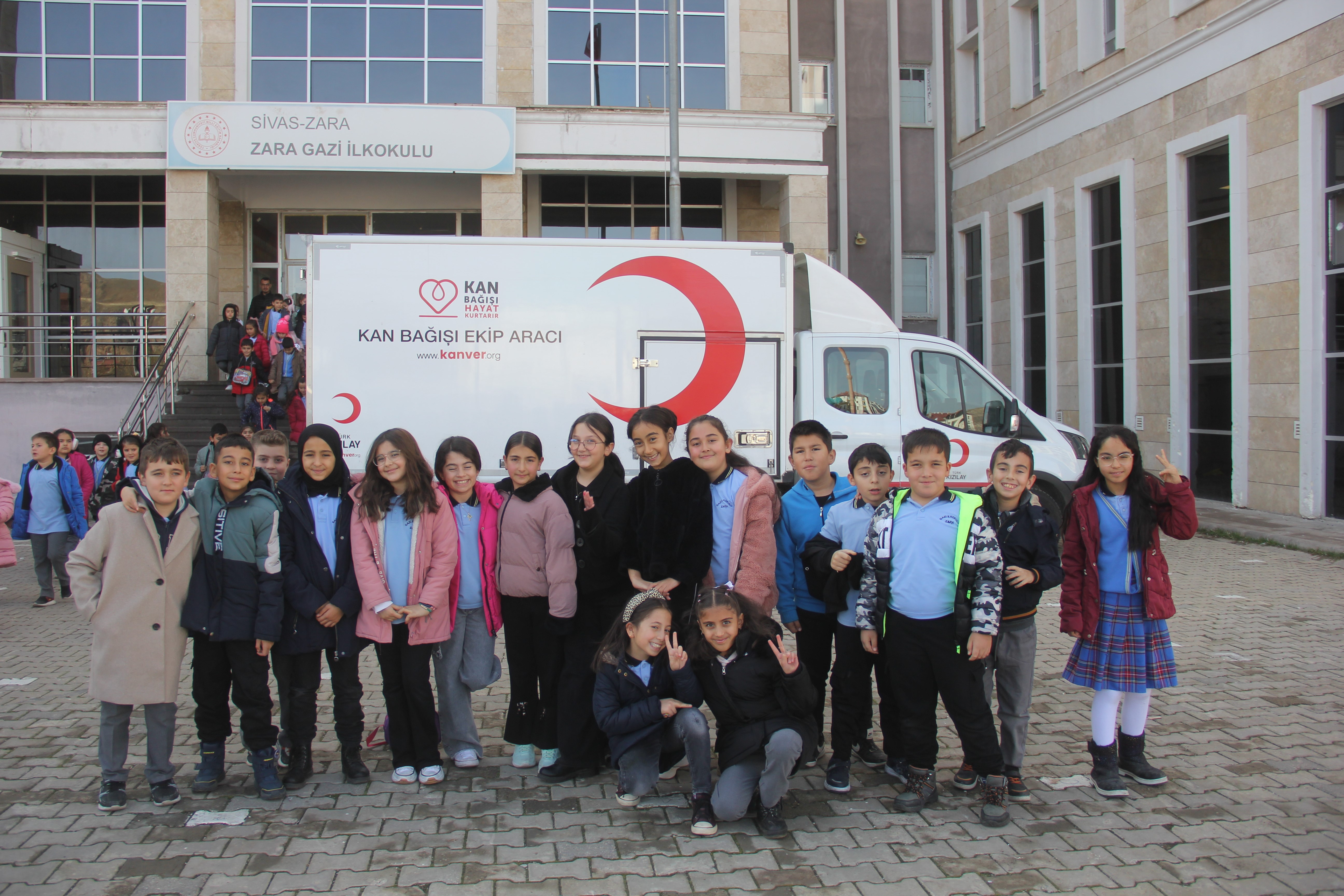 Sivas’ta Öğrenciler Velileriyle Kan Bağışına Koştu