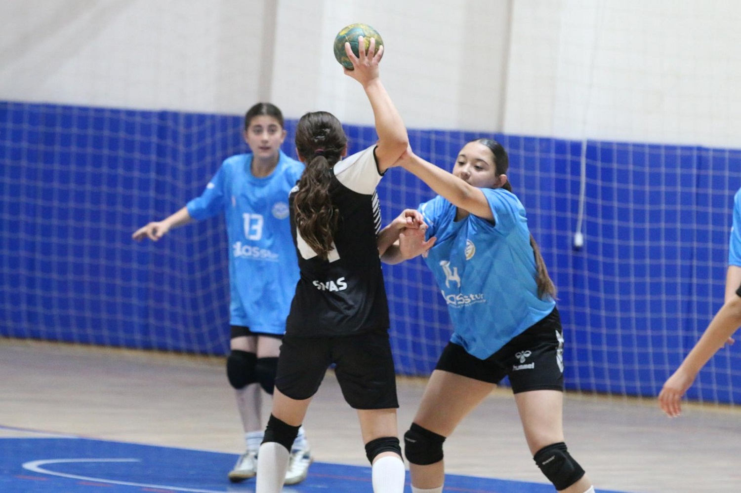 Sivas’ta yıldız hentbolcular parkede