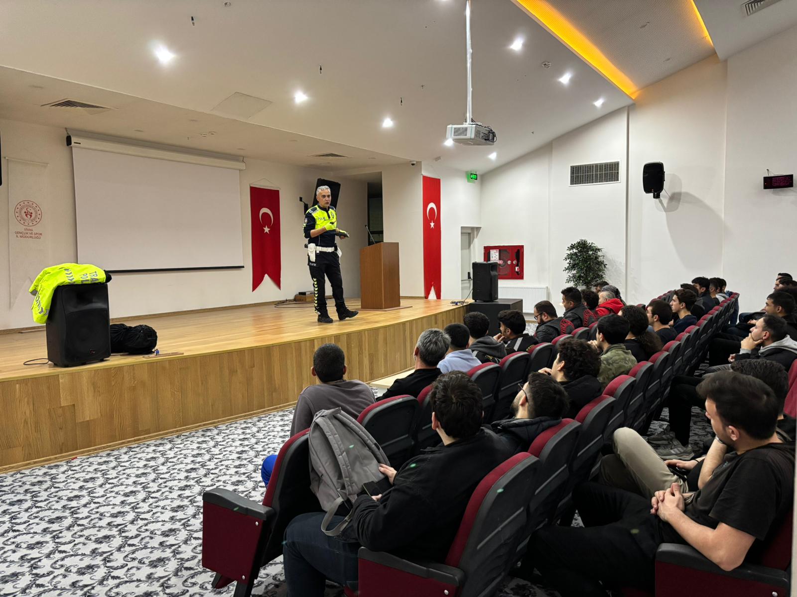 Sivas’ta öğrencilere güvenli sürüş eğitimi