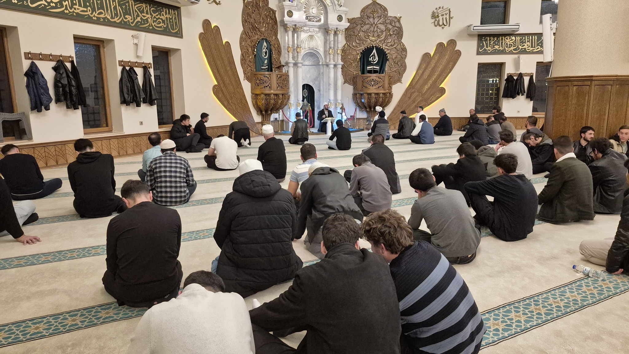 Sivas’ta Aileler Cuma Gecesi Camide Buluştu