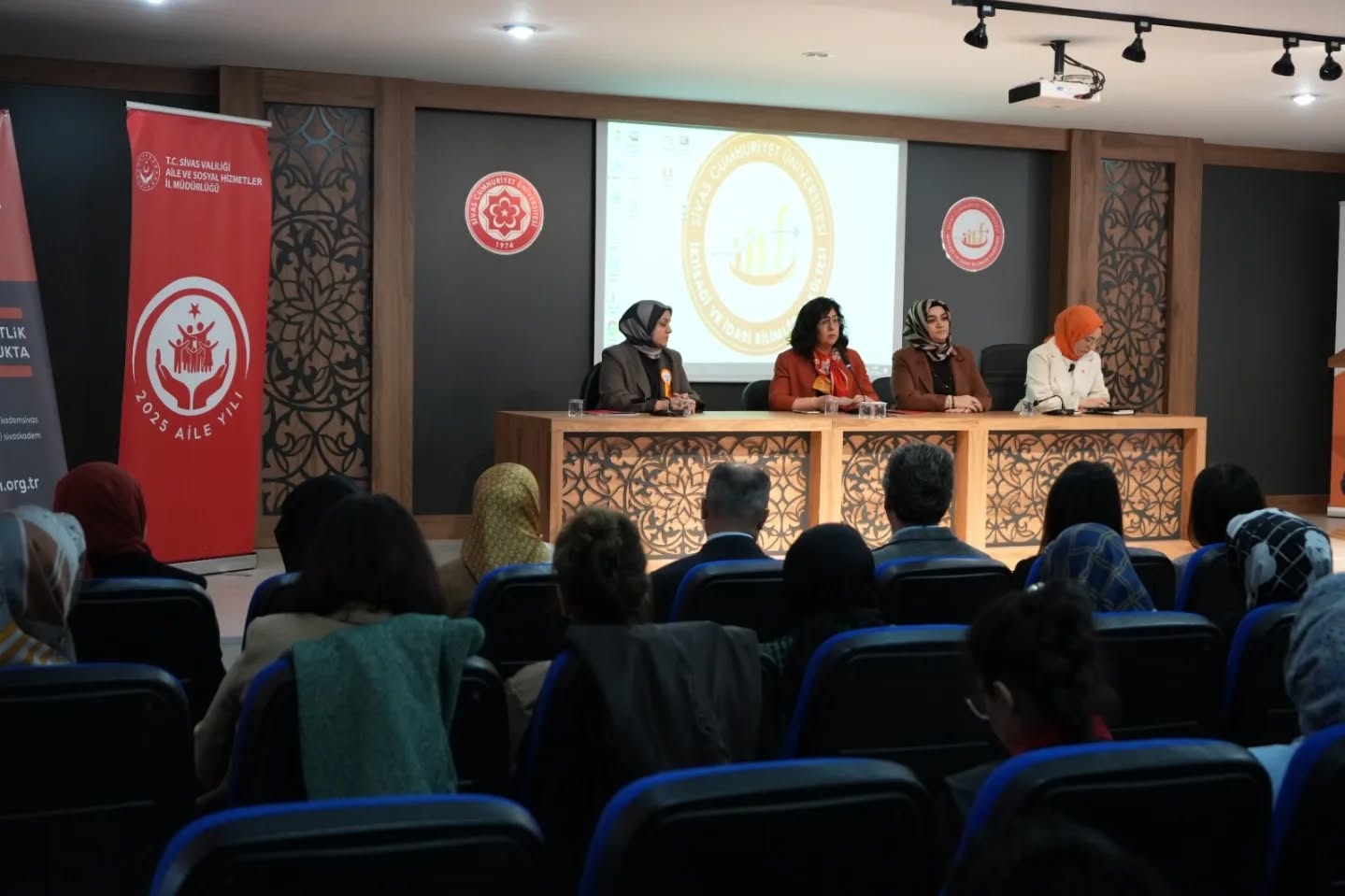 Sivas’ta Kadına Şiddete Karşı Güçlü Farkındalık Paneli