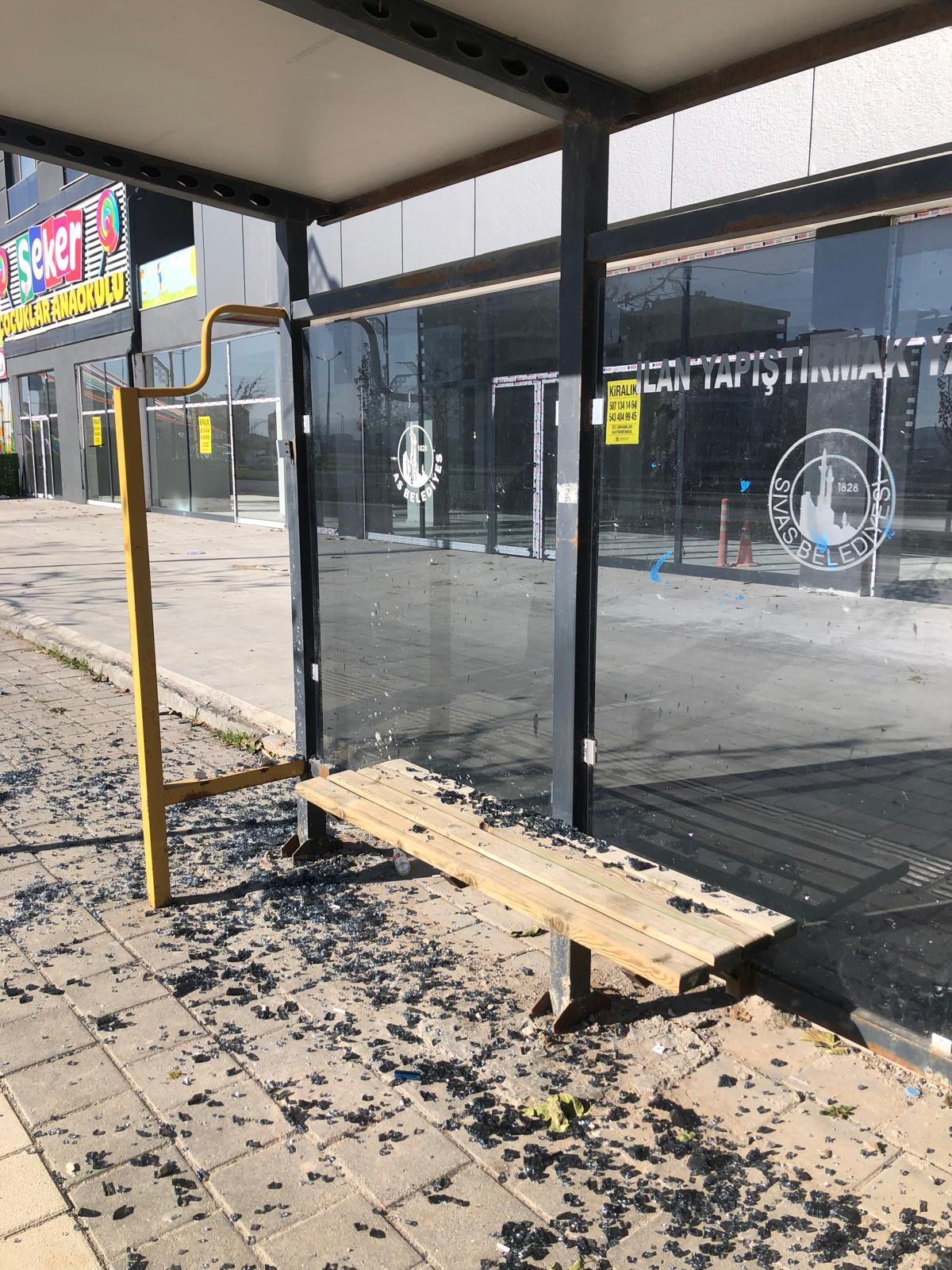 Sivas’ta Durak Vandalizmi Sınırları Zorluyor