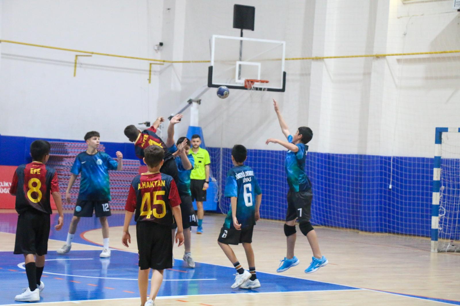 Hentbolda kupalar sahiplerini buldu