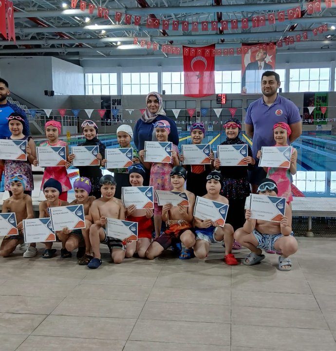 Sivaslı Öğrenciler Yüzme Eğitimiyle Buluştu