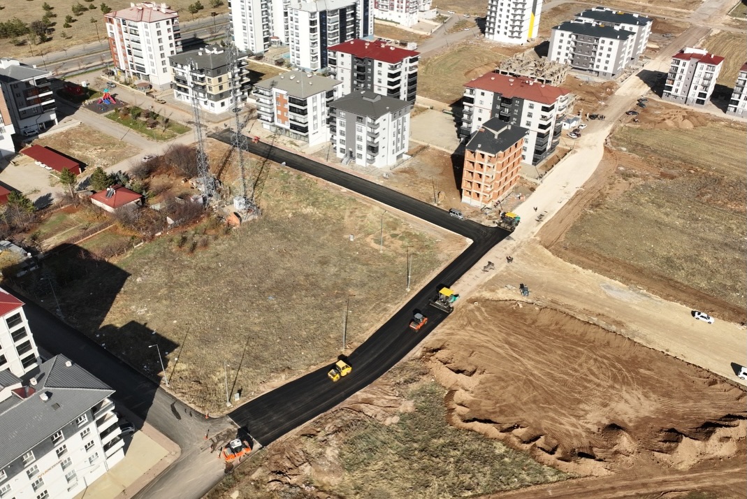 Sivas’ta Yol Çalışmalarında Yoğun Tempo