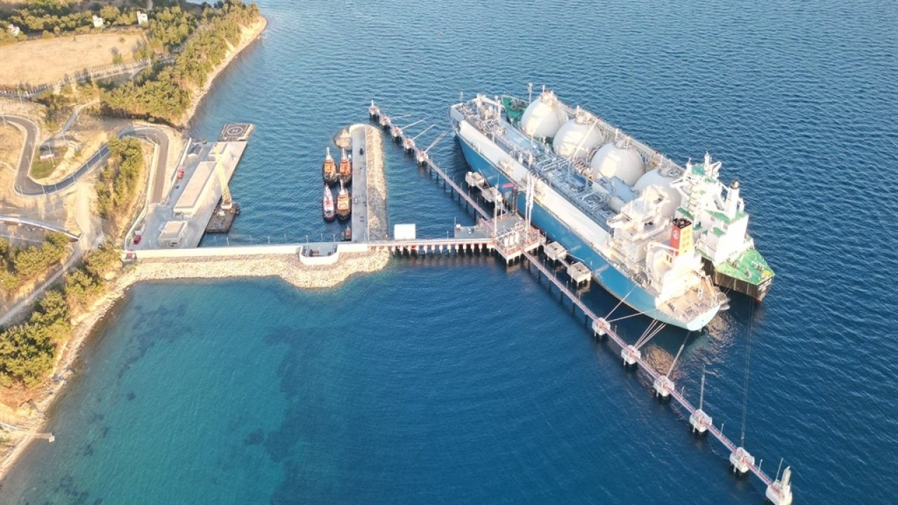 Bayraktar: LNG ile Gaz İhtiyacının Yarısı Temin Edilebilir