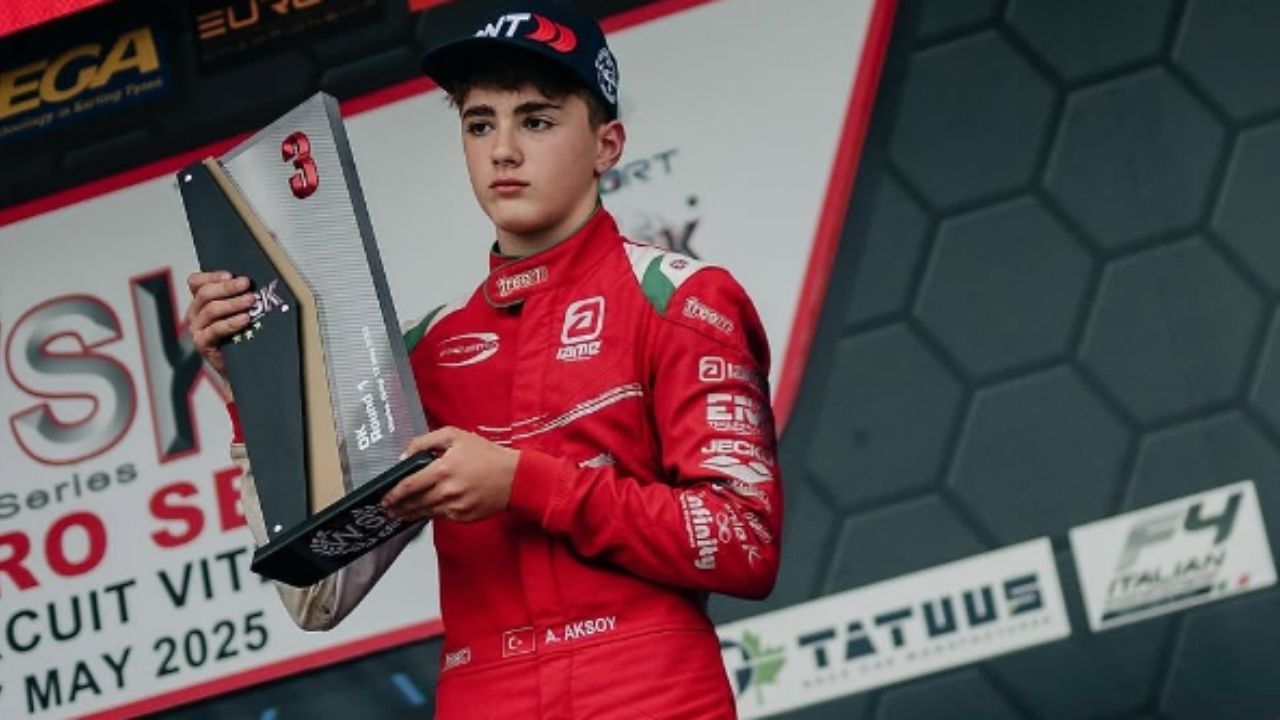 Alp Aksoy kimdir kaç yaşında? Alp Aksoy kimin oğlu babası kim?