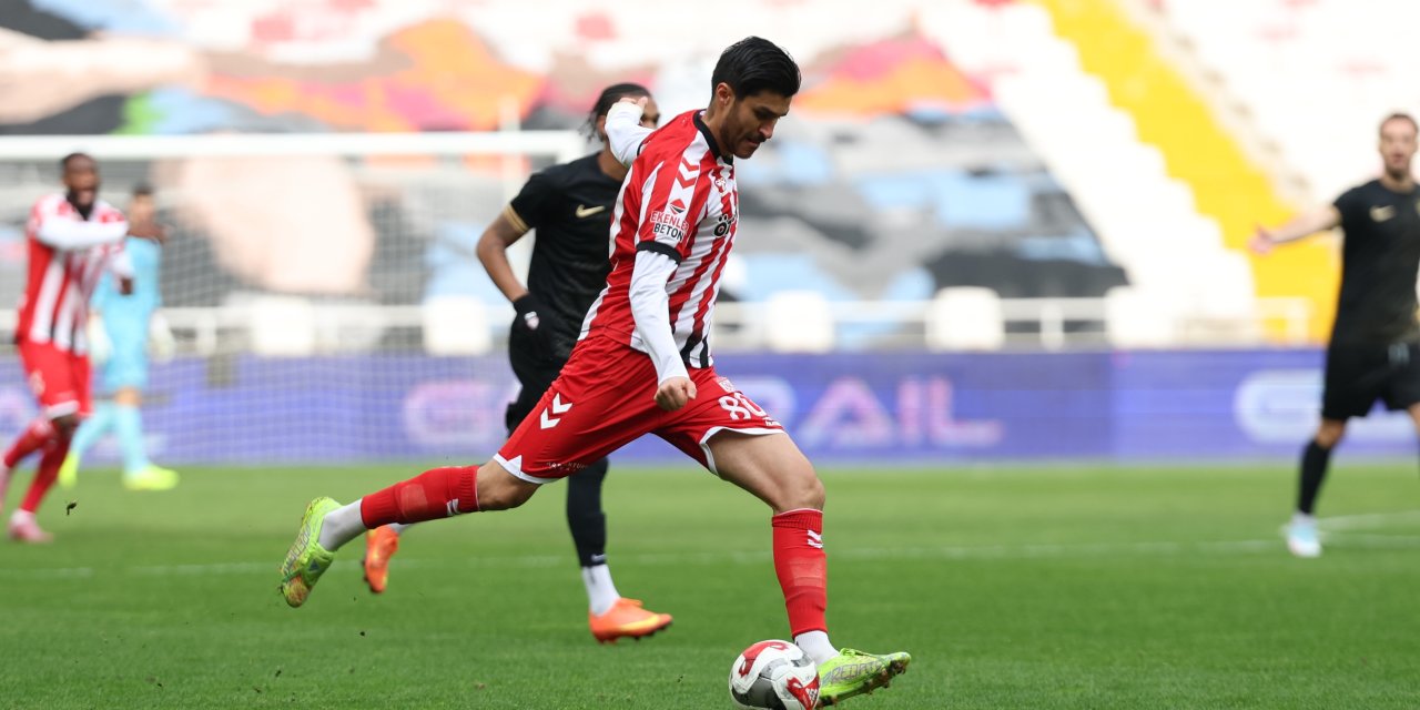 Sivasspor ilk yarıyı 1-0 önde kapadı