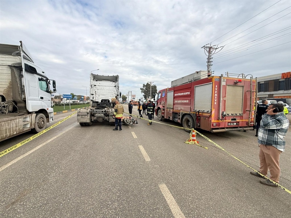 TIR ile Motosiklet Çarpıştı: Anne ve Bebeği Hayatını Kaybetti