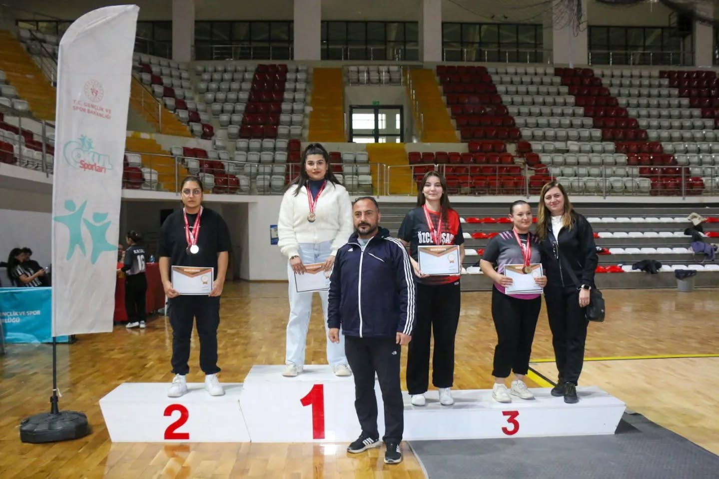 Sivas’ta bilek güreşi rüzgârı esti