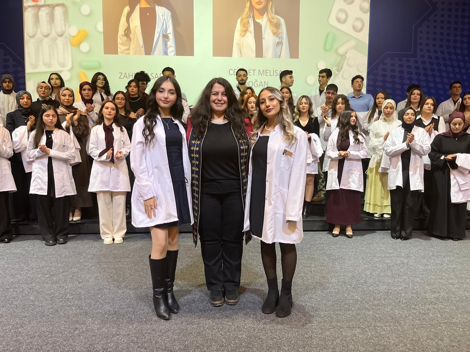 SCÜ’de Geleceğin Eczacıları Beyaz Önlüklerini Giydi