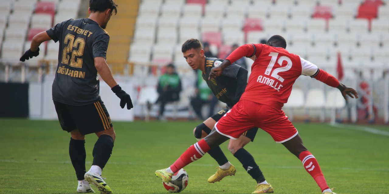 Sivasspor Kupada Döküldü! İlçe Takımından 3 Yedi Kupaya Veda Etti