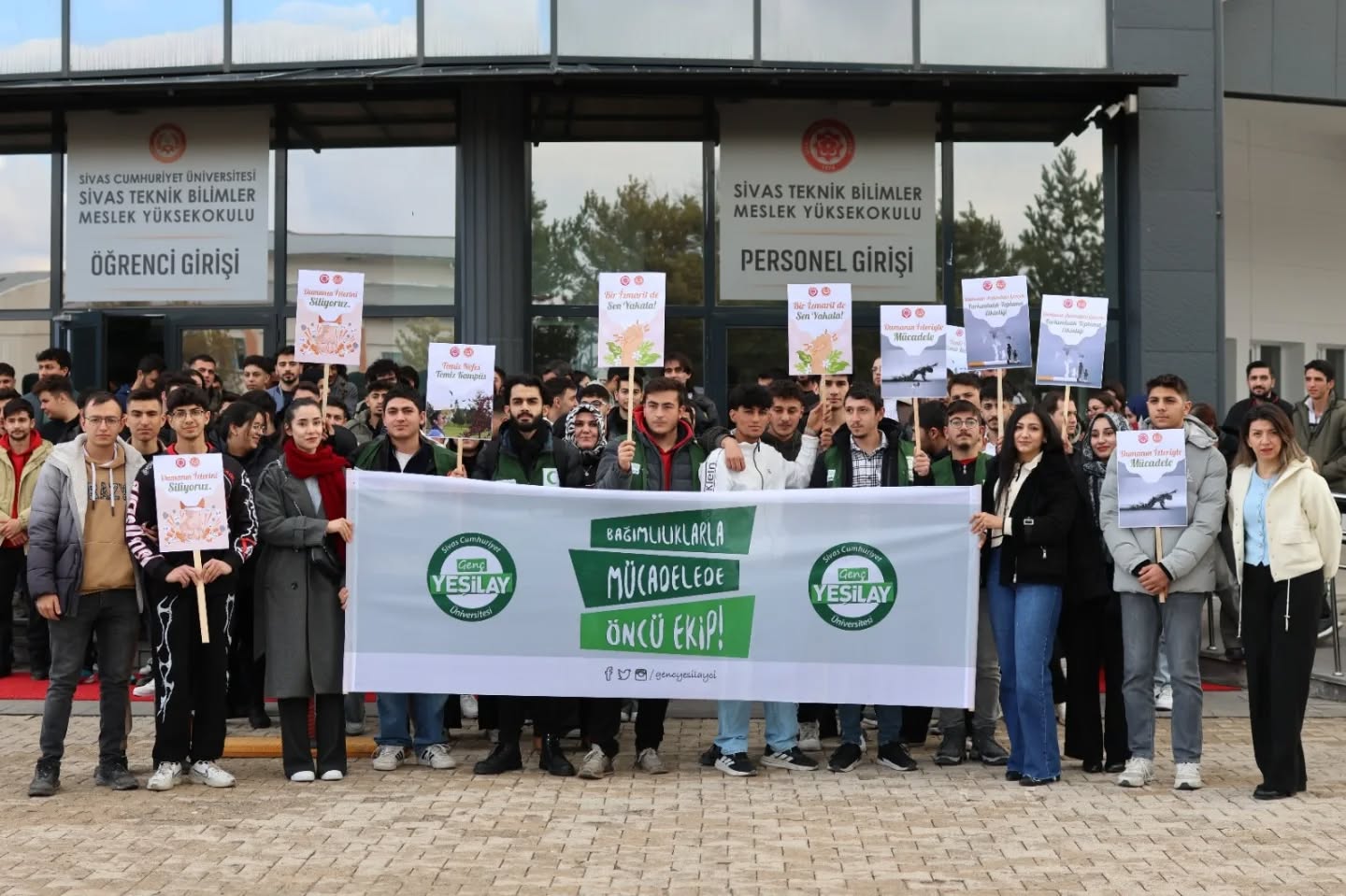 Sivas’ta gençler dumansız kampüs için sahada