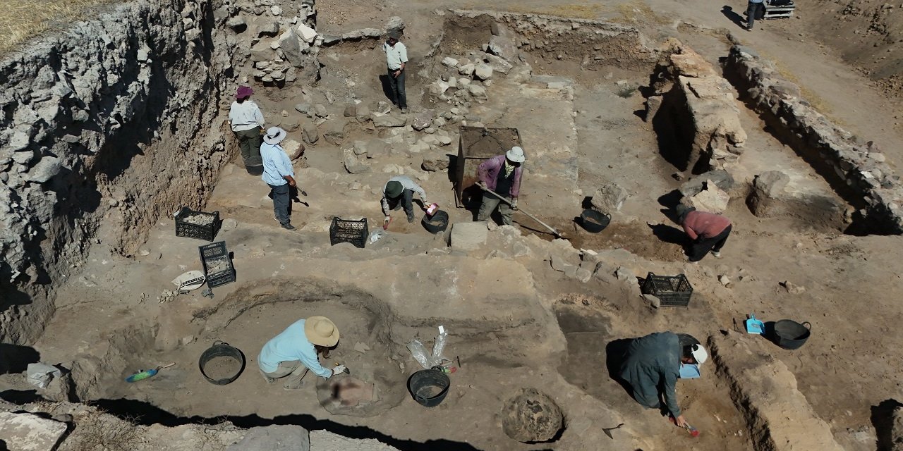 Kültepe'de mozaik heyecanı