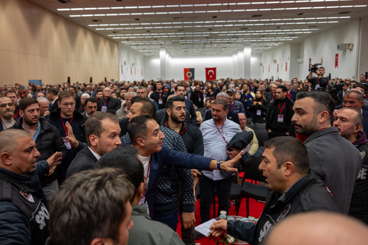 Gençlerbirliği'nin olağanüstü genel kurulunda gerginlik