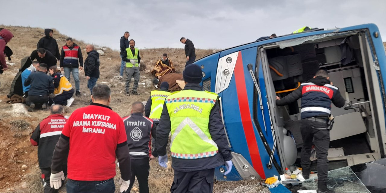 Sivas'ta cezaevi nakil aracı devrildi: 9 yaralı