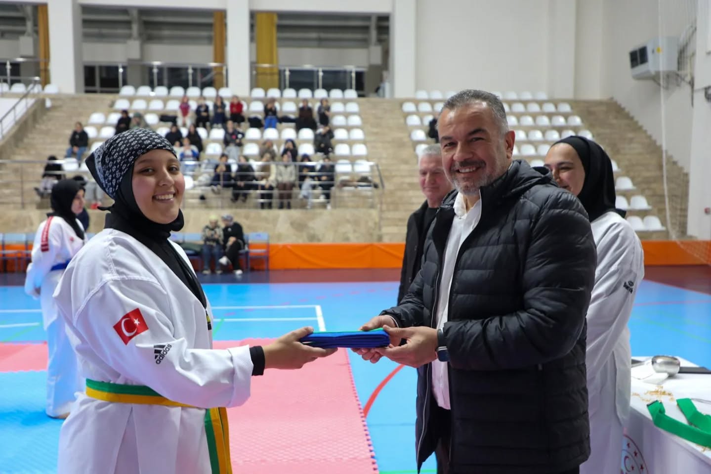 Sivas’ta genç sporculardan kemer gururu