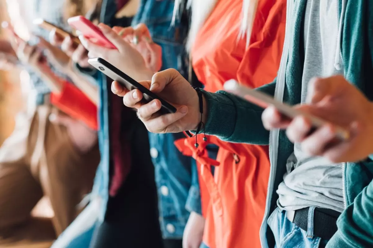 Sivaslı Öğrenciler İçin Büyük Fırsat: ÖTV’siz Telefon Düzenlemesi TBMM’de