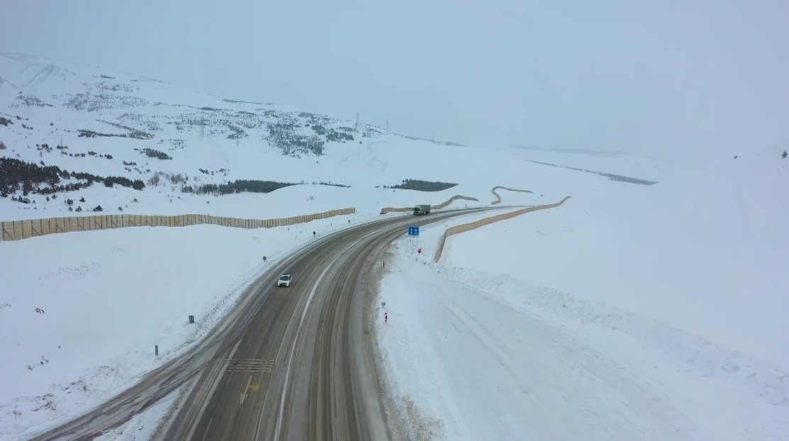 Sivas-Erzincan Hattında Kar Yağışı Etkili Oldu