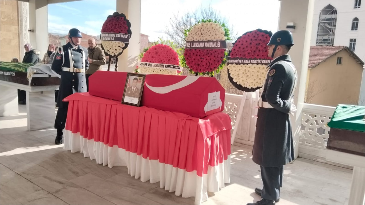 Silah kazası sonucu yaşamını yitiren üsteğmen, toprağa verildi