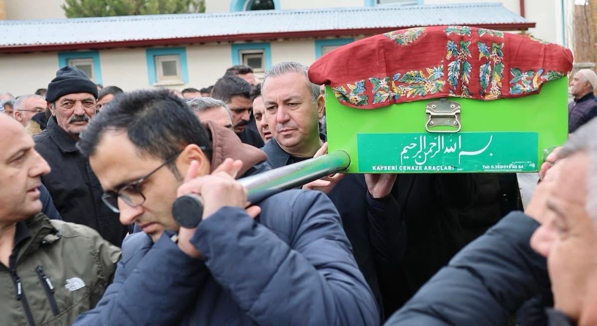 Başkan Uzun’un Babaannesi Son Yolculuğuna Uğurlandı