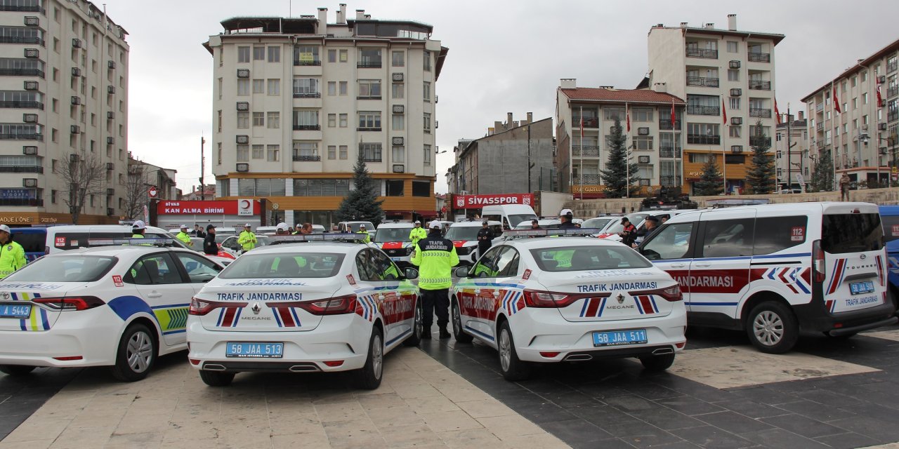 Sivas'ta güvenlik güçlerine 62 yeni araç