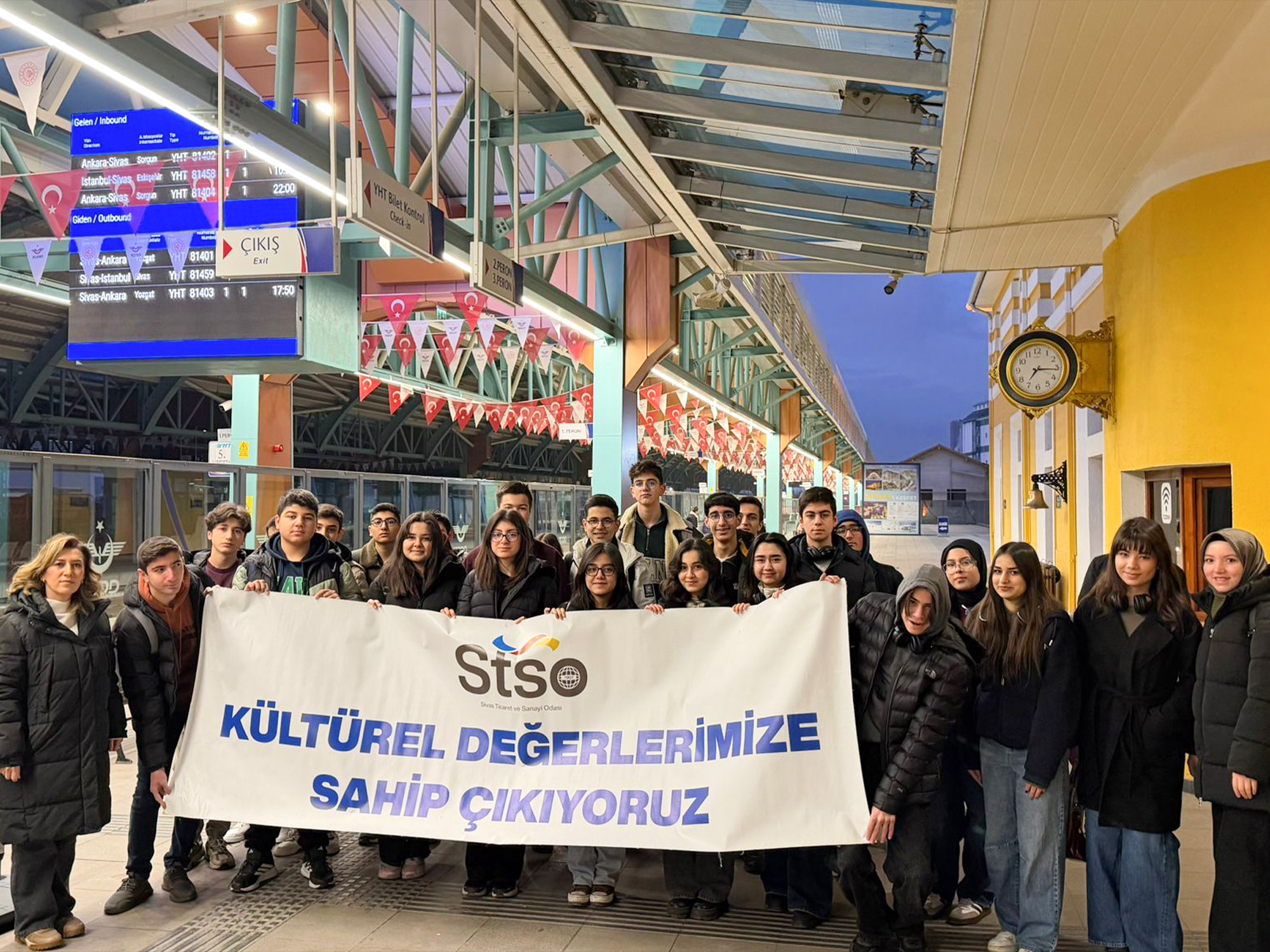 Sivaslı gençler Divriği’nin tarihî değerleriyle buluştu