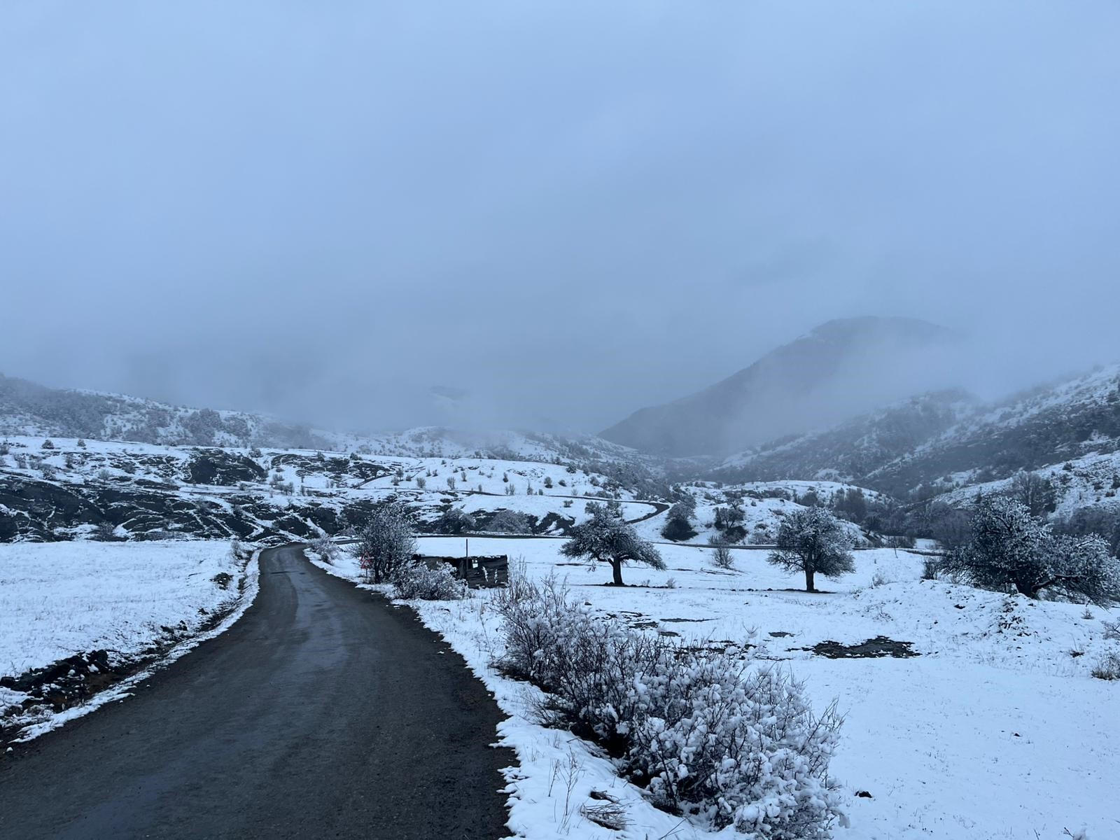 Sivas'ın Karadeniz'e açılan kapısına kar yağdı