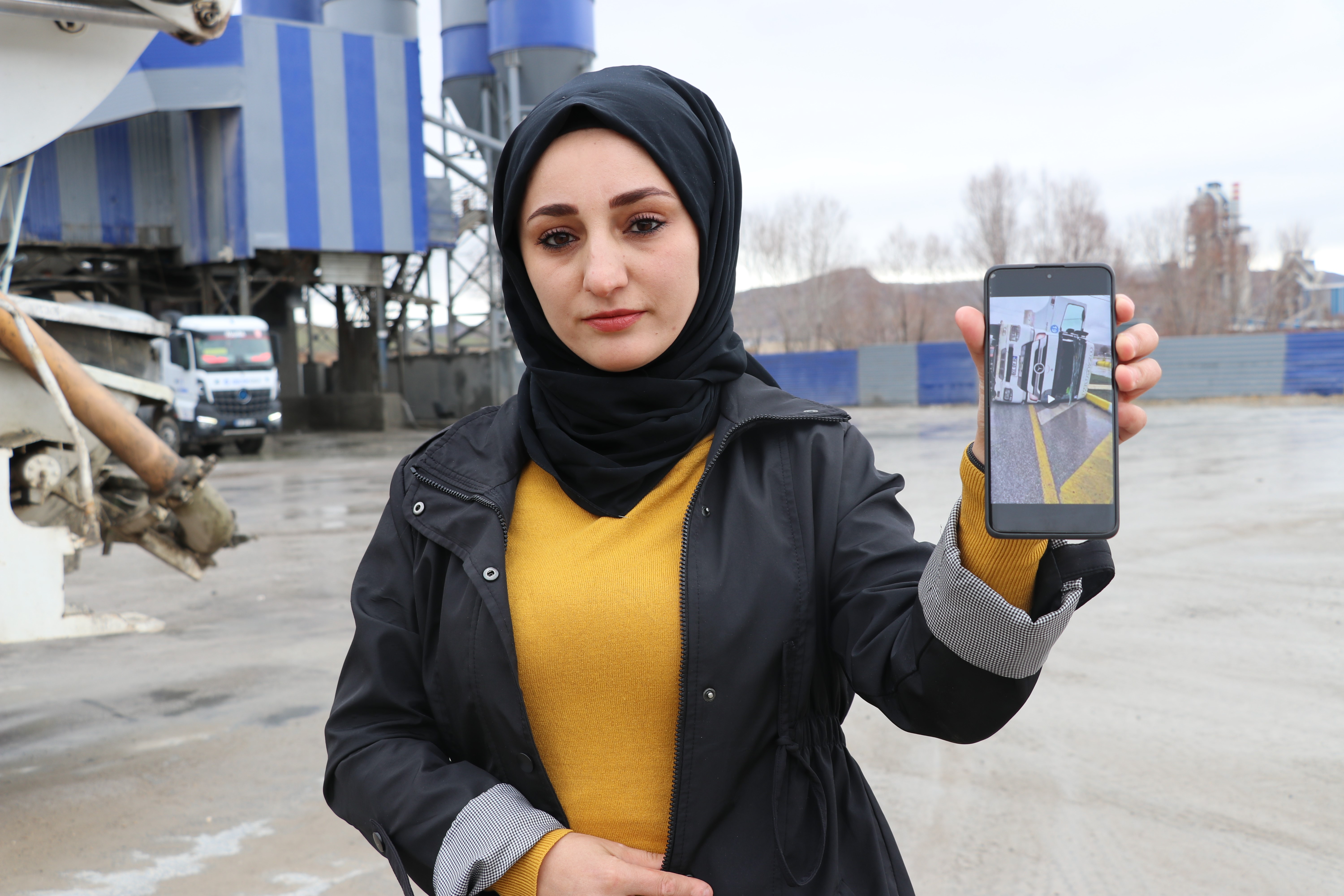 Sivas’ın tek kadın tır şoförüne nazar değdi