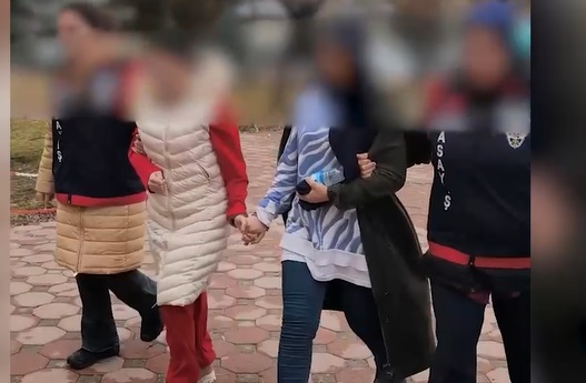 Sivas'ta Evlilik Vaadi ile Soydular Ama Polisten Kaçamadılar