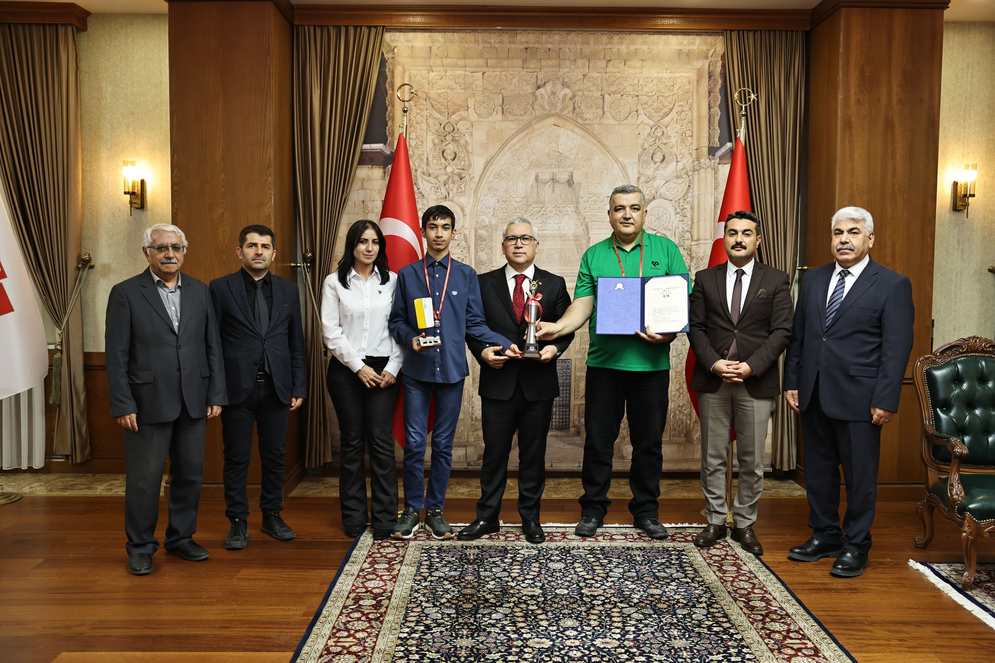 Sivas’ta Gurur Ziyareti: Dünya Birincisi Öğrenci Valilikte