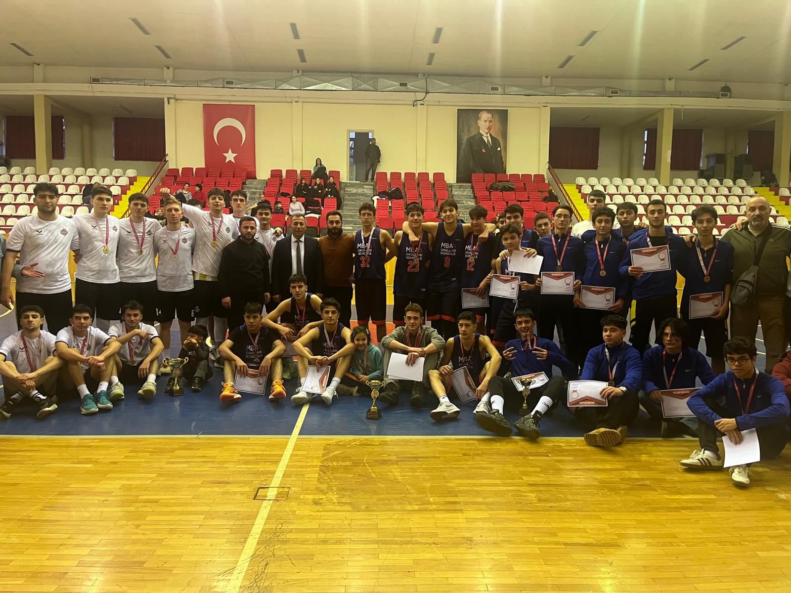 Sivas’ta Gençler A Basketbol İl Birinciliği Kupaları Sahiplerini Buldu