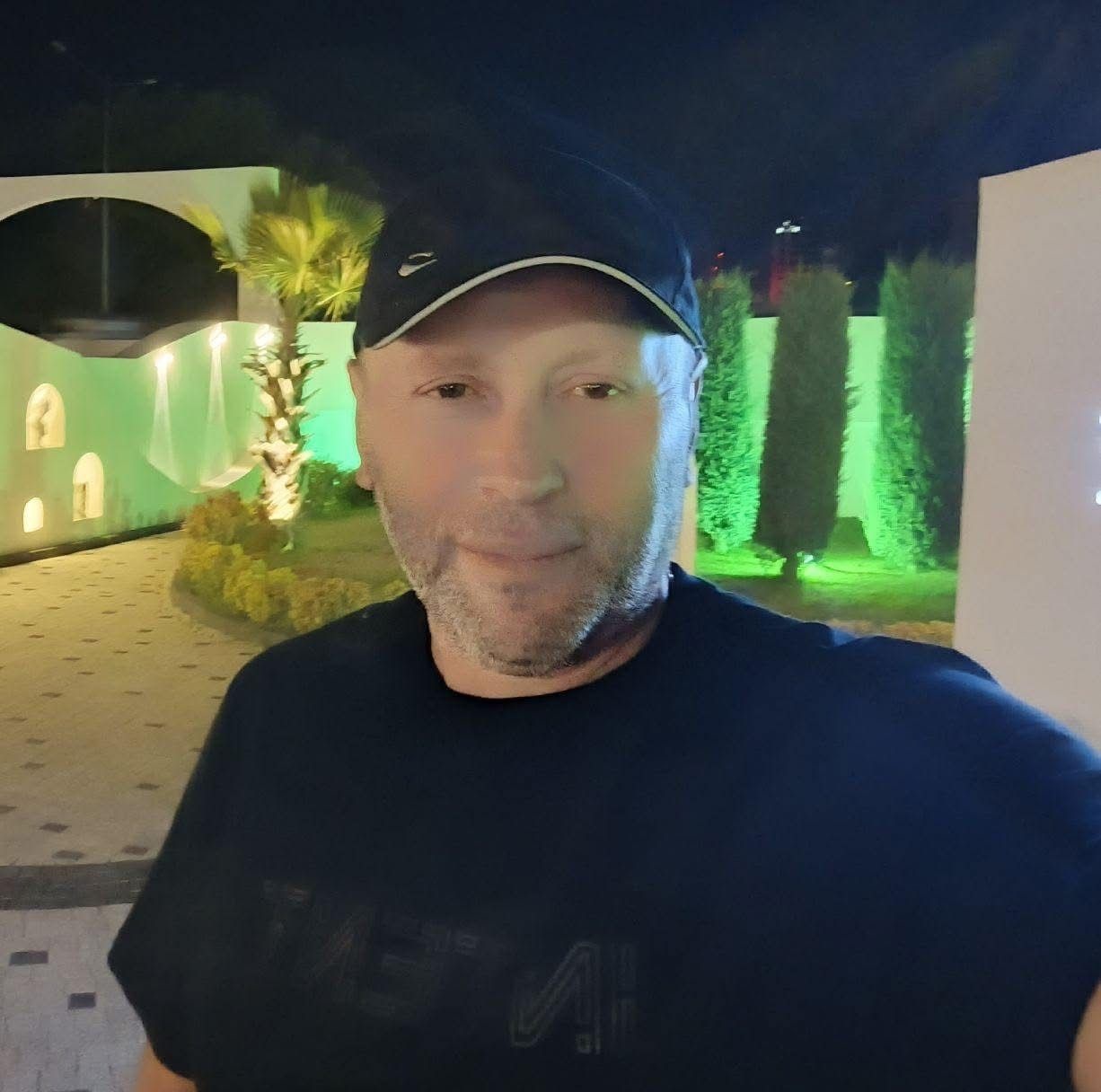 Devrilen traktörün altında kalan sürücü öldü