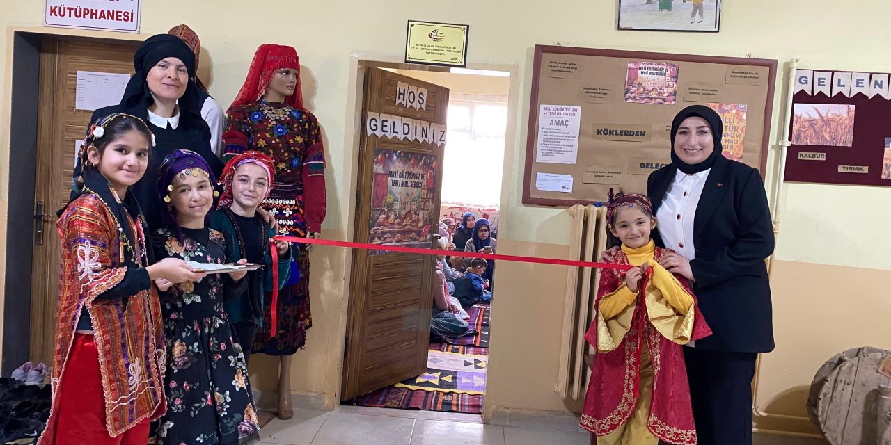 Sivas'ta köy okulunda yerli ve milli sergi