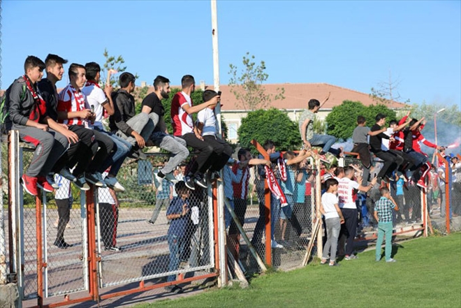 TARAFTARLARDAN SEVGİ GÖSTERİSİ