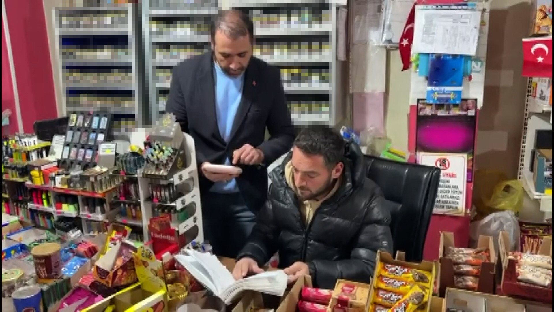 Sivas'ta Hayırsever 100 Bin Liralık Borcu Üstlendi, Defteri Sobada Yaktı