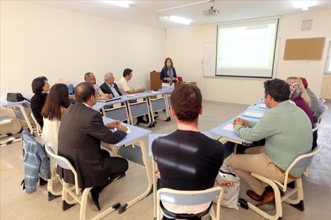 ÜNİVERSİTE AİLE DANIŞMANI YETİŞTİRİYOR