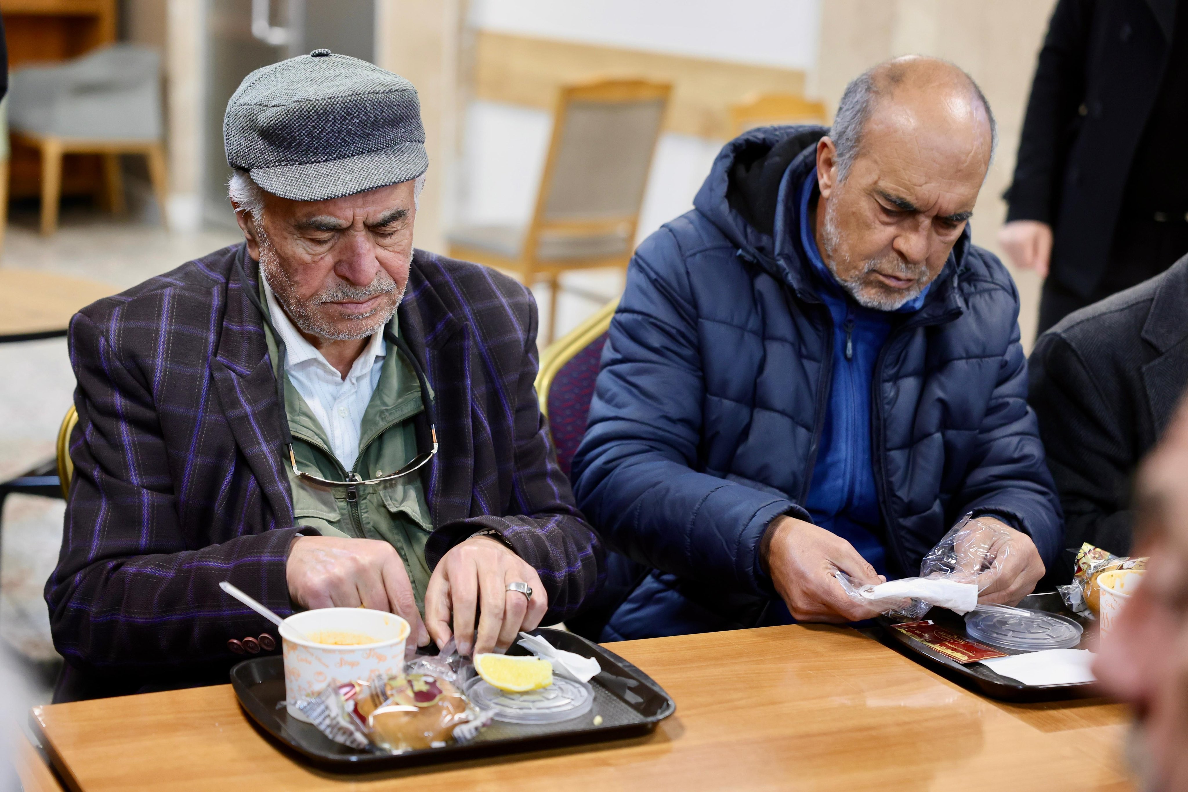 Sivas’ta Emeklilere Sıcak Çorba ve Maddi Destek Müjdesi