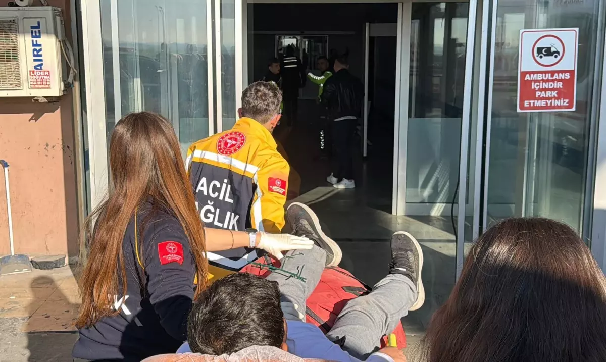 Çit üzerinden atlayan öğrenciye demir saplandı, acil müdahale yapıldı