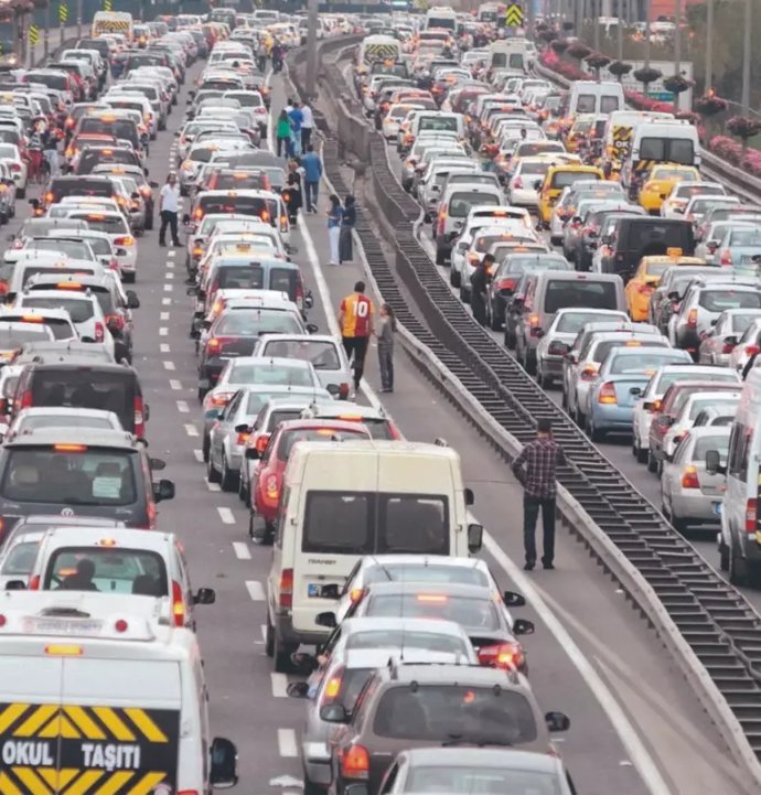 Araç Sahiplerine Müjde! Benzine Bir İndirim Daha Geliyor