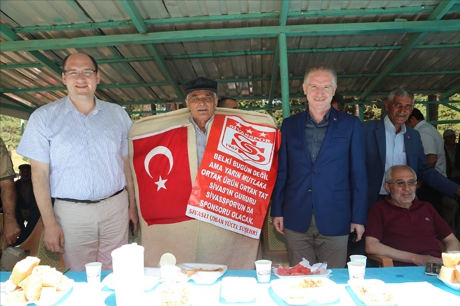 VALİ GÜL, YAYLA ŞENLİĞİ´NE KATILDI