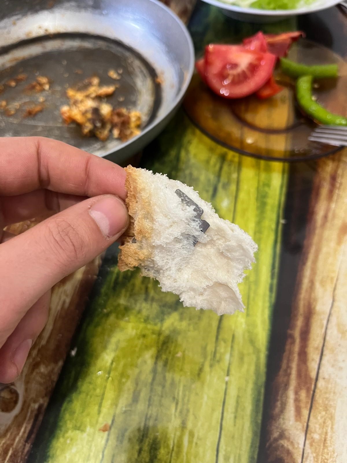 Ekmeğin içinden çıkan şok etti