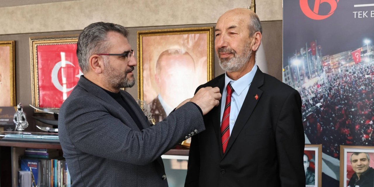 Sivas’ta İYİ Parti’den AK Parti’ye geçti! Rozeti Başkan Tanrıverdi taktı