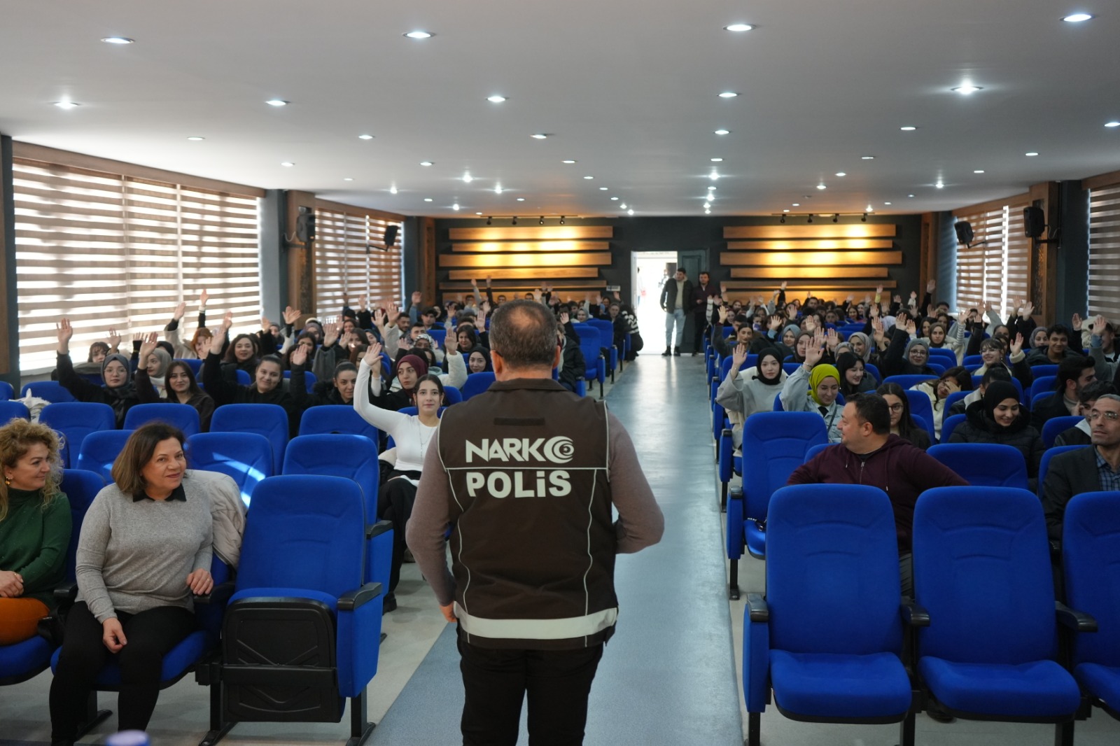 Sivas’ta Narkotikten Üniversite Gençliğine Hayati Uyarı