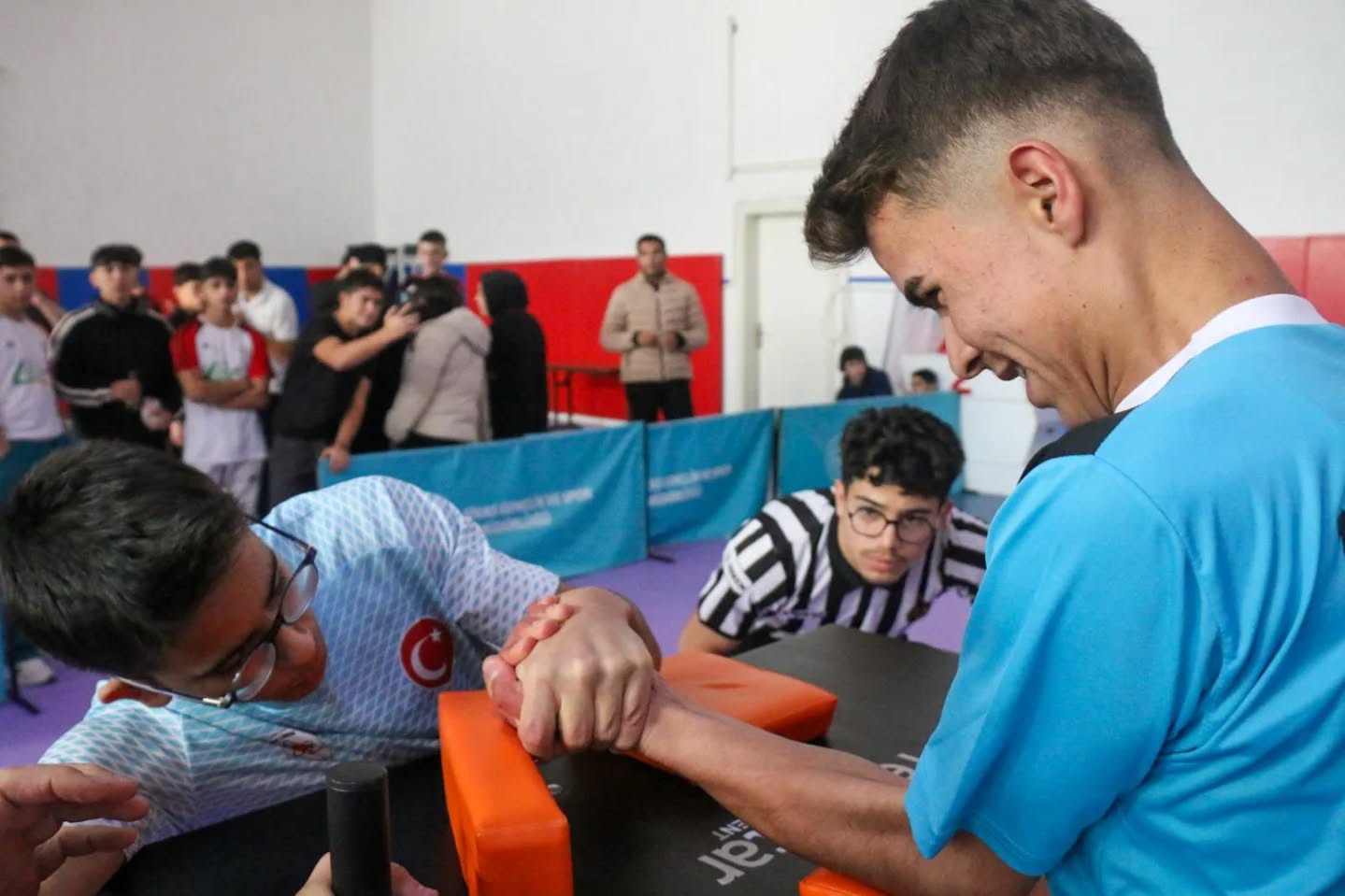 Sivas’ta Bilek Güreşi Müsabakaları Nefes Kesti