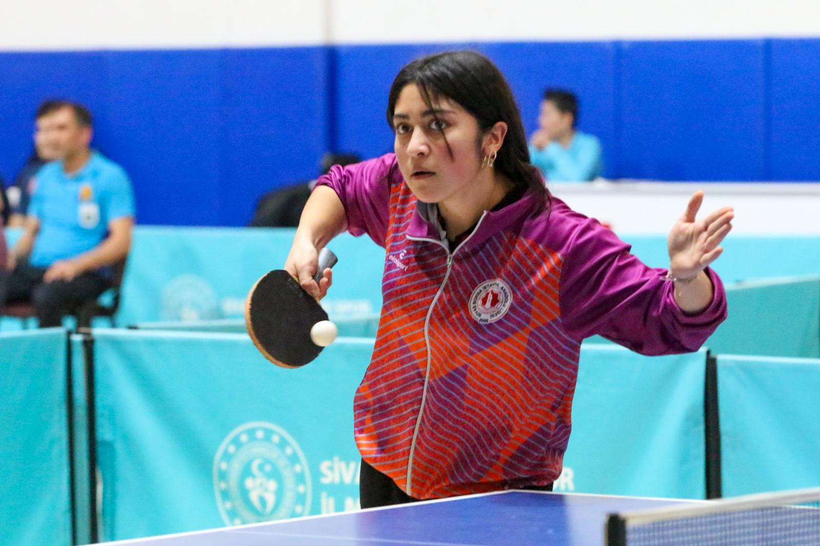 Sivas’ta masa tenisinde büyük mücadele