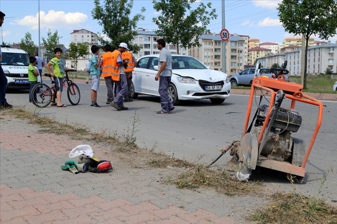 ASFALT İŞÇİSİNE OTOMOBİL ÇARPTI