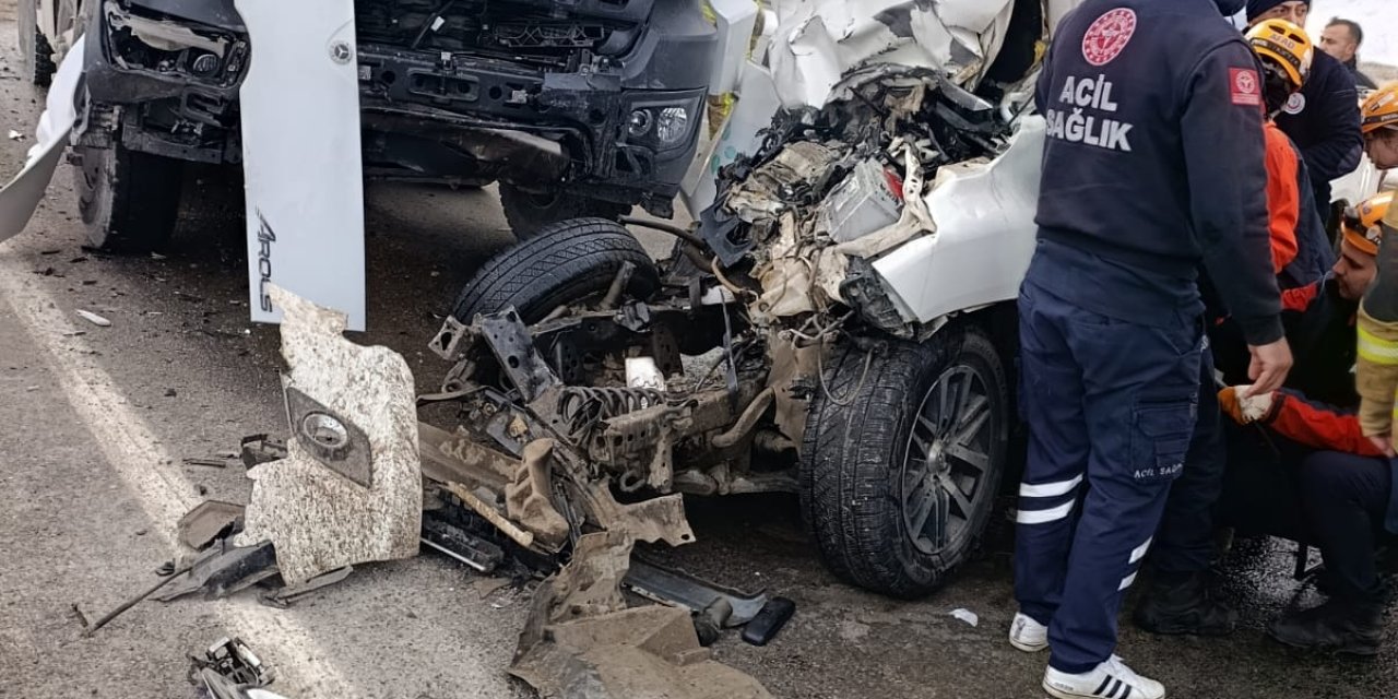 Sivas- Tokat yolunda feci kaza: 1 ölü, 1 yaralı